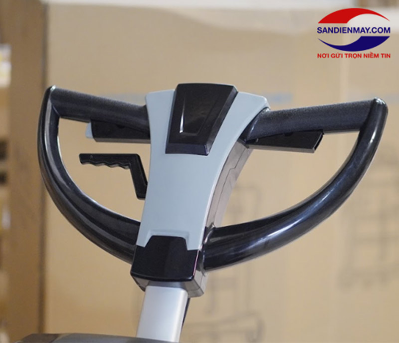 Tay cầm điều khiển của máy chà sàn Palada